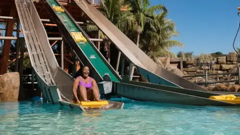 Escorregador flutuante atração radical no Thermas dos Laranjais