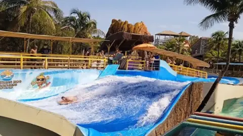 Pista de Surf atração radical no Thermas dos Laranjais