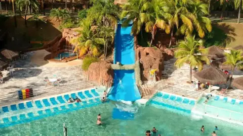 Toboágua Hula Hula atração para família no Thermas dos Laranjais