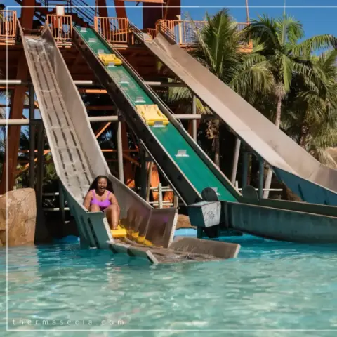 thermas-e-cia-imagem-galeria-escorregador-flutuante-atracao-radical-no-thermas-dos-laranjais-6897a56427cc6_2.webp