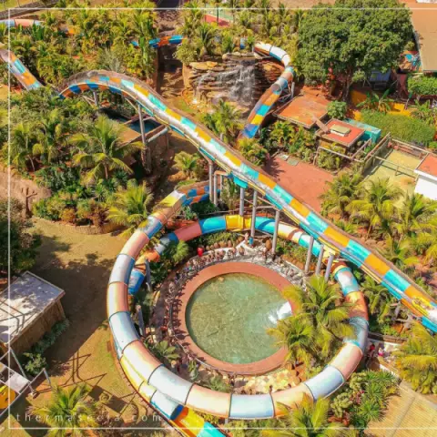 Montanha Russa Aquática atração radical no Thermas dos Laranjais