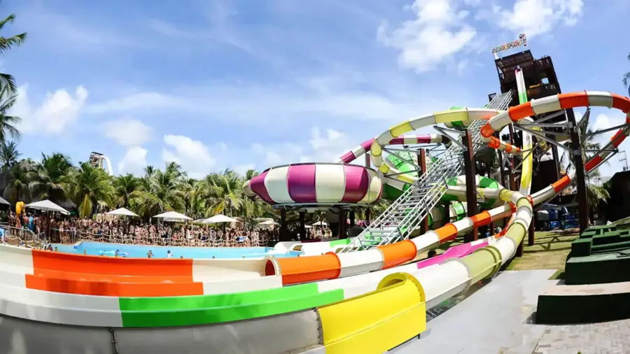 Imagem destauente: O maior complexo de tobo&aacute;guas radicais do Brasil, o gigante Lend&aacute;rio, &uacute;nico no Brasil!